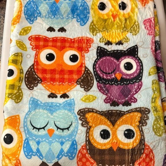 OWL THROW BLANKET - Picture 1 of 6